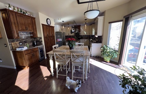 St. Andrews Casa | Huge 6 Bedroom House (4 Beds). Luxury Master Suite. Close to town, USAFA, Hiking