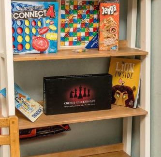Leyton Apartamento | Huge 6 Beds House in Zone 2 London-MobileRateOffers-Families-Leisure-Parking-WiFi-PoolTable-Netflix-Sleeps15!