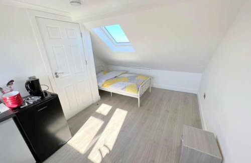 Broad Green Casa | Huge 7-bedroom House in Croydon
