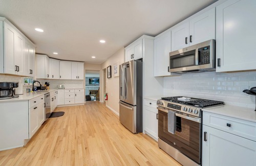 Cape May Court House Casa | Huge 7 bedroom house - pool, hot tub, full bar, close to Avalon & Stone Harbor