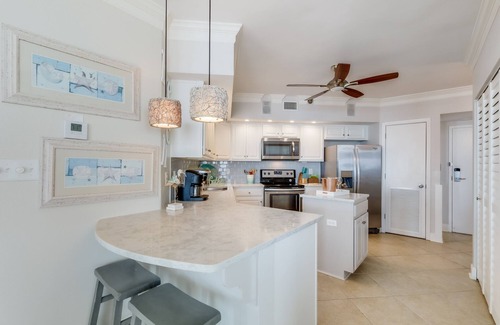 Orange Beach Condominio | REMODELADO! ¡ENORME balcón! # 501 Unidad de esquina frente al mar / Vistas en todas las habitaciones!