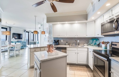 Orange Beach Condominio | REMODELADO! ¡ENORME balcón! # 501 Unidad de esquina frente al mar / Vistas en todas las habitaciones!