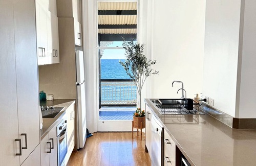 Henley Beach Apartamento | Henley Beachfront Stunner With Sweeping Sea Views!