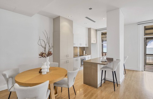 Henley Beach Apartamento | Henley Beachfront Stunner With Sweeping Sea Views!