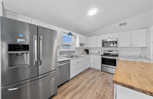 Gulf Shores Casa | Huge Beachhouse w/Private Pool (Free Heat in Winter)