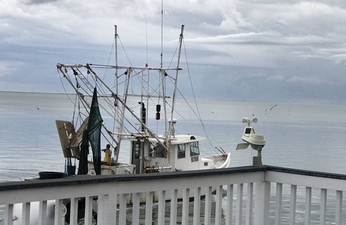 Galveston Casa | Huge Deck w night Fishing, Pickleball, Kayaks, SUPs, Tiki-bar, Boat Lift