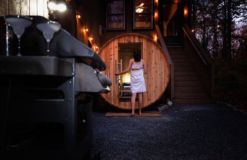 Lake Harmony Chalet De Esquí | Huge Dining Table, Full Game Room, Barrel Sauna, 3,000 sqft, Firepit, Secluded