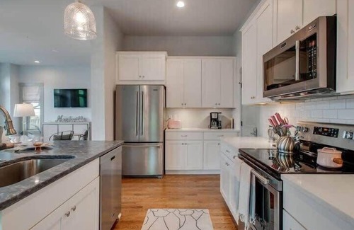 Hillsboro Village Apartamento | HUGE double unit 5BR close to Belmont and 12S