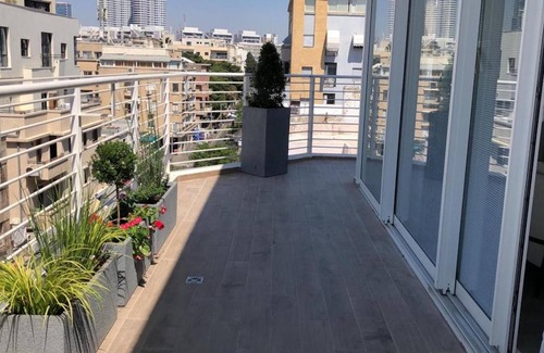 Tel Aviv City Center Apartamento | Huge Duplex~Mini Penthouse Luxury 3BR by Sheinkin
