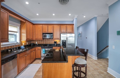 Kiska Beach Casa | HUGE Family house with NEW pool and 60 seconds to Emerald Beach