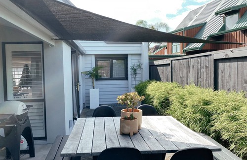 Mount Maunganui Casa | Huge Family Retreat with Pool and Cinema - 4 mins from the beach