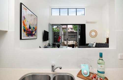 Wooloowin Casa | Huge Family Townhouse 3 bathrooms 5km to City