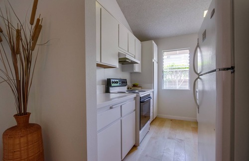 Olde Solana Beach Condominio | Huge Fletcher Cove Condo Solana Beach. 1 minute walk to sand
