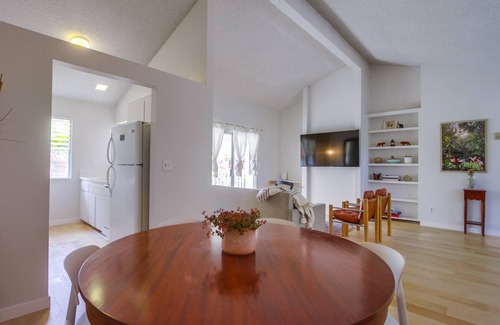 Olde Solana Beach Condominio | Huge Fletcher Cove Condo Solana Beach. 1 minute walk to sand