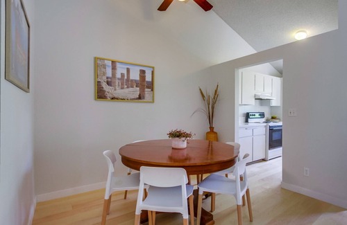Olde Solana Beach Condominio | Huge Fletcher Cove Condo Solana Beach. 1 minute walk to sand