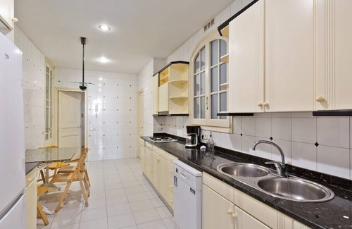 Esquerra de l'Eixample Apartamento | Huge historic 5BD with private Terrace!