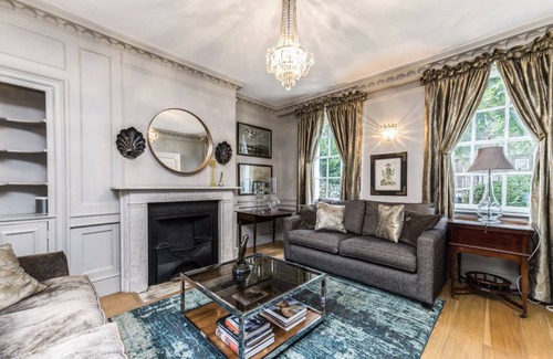 Prince's Casa | Huge Historic Townhouse in the Heart of London within 20 Min Walk To Westminster