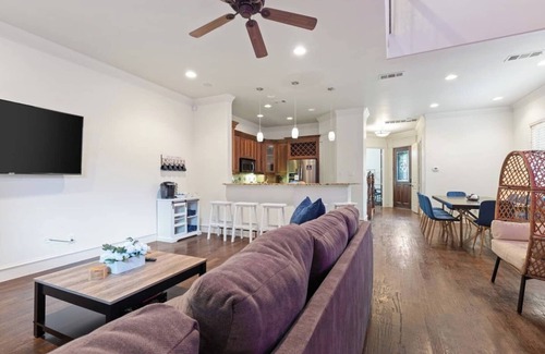 Lower Greenville Casa | Huge Home w/ Gameroom, Patio, & Secret Room!