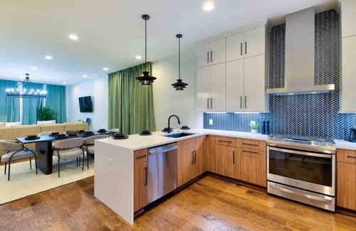 South Nashville Casa | Huge Luxe Home 22 Beds! Game Room/Hot Tub!