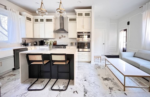 Logan Square Casa | Huge & Luxurious Logan Sq home,2 car garage,PRIVATE rooftop deck,great location!
