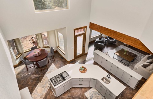Woodland Park Casa | ★ Huge Luxury Home ★ Views ★ Hot Tub ★ Fire Pit ★