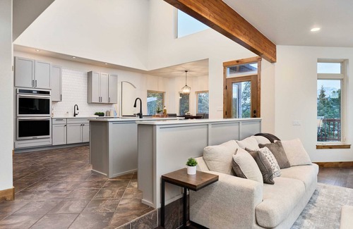Woodland Park Casa | ★ Huge Luxury Home ★ Views ★ Hot Tub ★ Fire Pit ★
