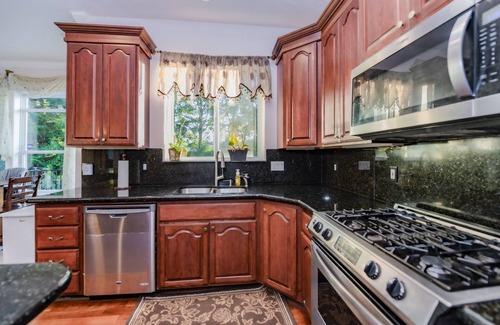 Powellhurst-Gilbert Casa | Huge Luxury Home with huge Deck near Powell Butte Park