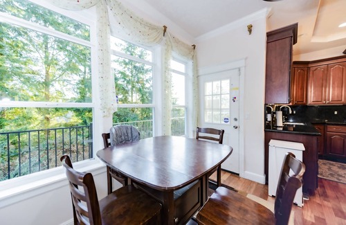 Powellhurst-Gilbert Casa | Huge Luxury Home with huge Deck near Powell Butte Park