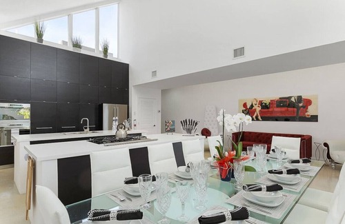 Downtown Fort Lauderdale Casa | Huge Mansion, Game Room, Heated Pool, City view Rooftop, Walk to Las Olas