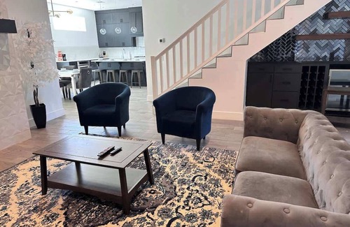 Central Oklahoma City Casa | HUGE Modern House Near Bricktown