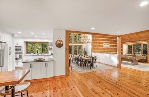 McGaheysville Cabina | Huge/Mountain Views/Theater/Ski/HotTub/Sauna/GameRoom