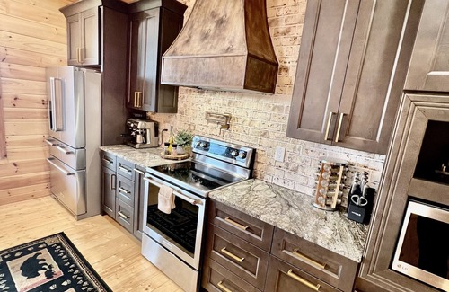 Kodak Cabina | Huge Mountains ⛰ Wheelchair Accessible, Sauna, Hot-tub, Pool table, Fire pit