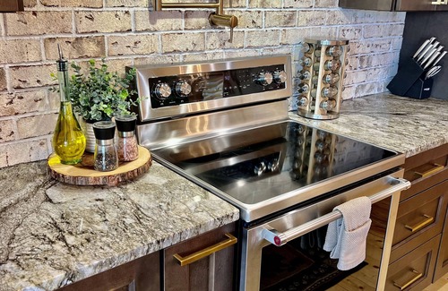 Kodak Cabina | Huge Mountains ⛰ Wheelchair Accessible, Sauna, Hot-tub, Pool table, Fire pit