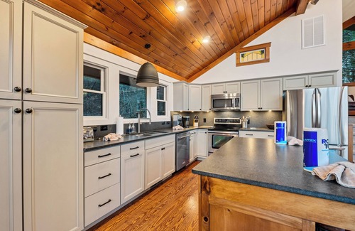 Townsend Casa | HUGE MTN VIEWS 4 BR/3Bath with Hot Tub, WiFi, Pool Access