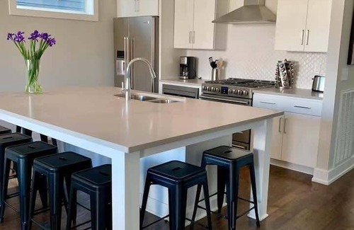 Hadley - Washington Casa | Brand New Music City Stunner con azotea privada y vistas impresionantes de la ciudad.