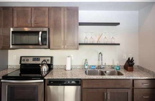 Historic Southwest Apartamento | HUGE New Apartment Next to Mayo, Free Parking