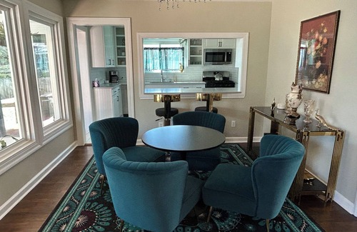 Tarrytown Casa | Huge pool, massage chair, ping pong, outdoor kitchen, fire pit, new cozy beds,