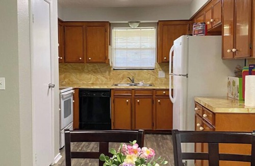 Texas City Casa | Huge Private 3 Bedroom House Large Master Fenced Yard, Galveston, Kemah, Fishing
