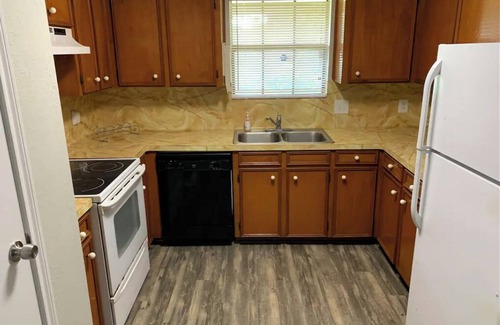 Texas City Casa | Huge Private 3 Bedroom House Large Master Fenced Yard, Galveston, Kemah, Fishing