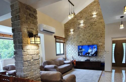 Dafna Apartamento | Huge & Private Villa In Kibbutz Dafna