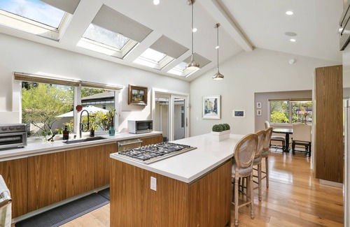 Cowan Heights Casa | Huge Secluded Cowan Heights Home, Pool, Entertainers Delight (4 beds/5 baths)