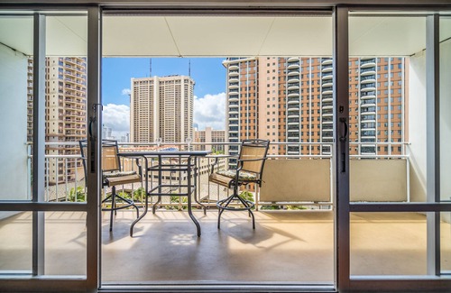 Waikiki Apartamento | Vista de fuegos artificiales desde lanai y enorme unidad de estudio con vista a la laguna # 934