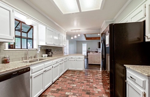 South Baton Rouge Casa | Huge Trendy Remodeled 4 Bdrm 2 Bath Home Restaurants Shopping I-10 10 min to LSU