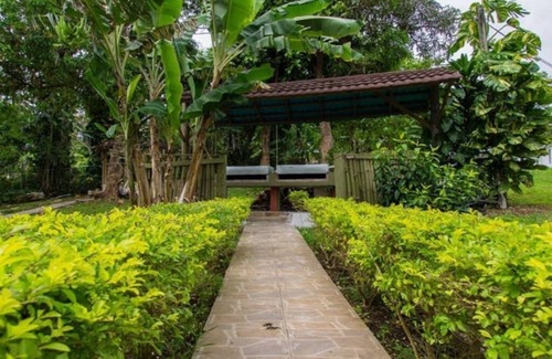 Port Antonio Villa | Huge villa on two acres of grounds; close to beaches