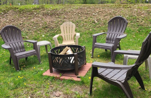 Locust Lake Village Chalet De Esquí | Huge w/Fire Pit, Pets, Game Room, Hike, Quiet Street, Summer in the Mountains!