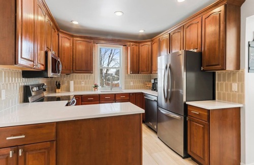 Lake Geneva Casa | HUGE walk to lake/downtown pets OK tons of gathering space