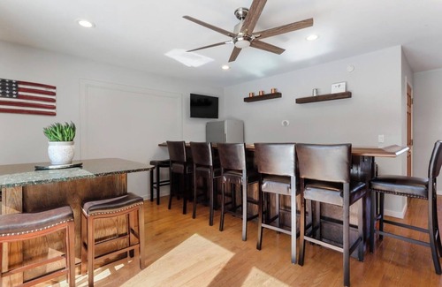 Lake Geneva Casa | HUGE walk to lake/downtown pets OK tons of gathering space