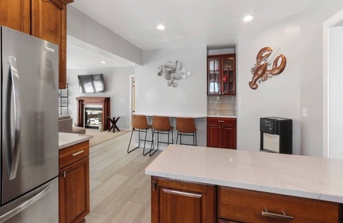 Lake Geneva Casa | HUGE walk to lake/downtown pets OK tons of gathering space