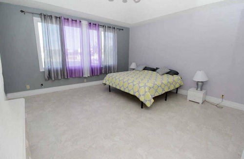 Bahamas Terrace Condominio | Huge Waterfront Condo with Balcony