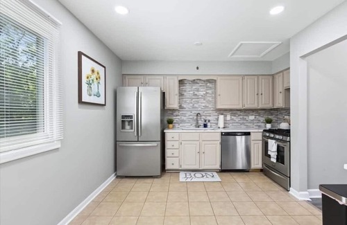 St. Charles Casa | Huge Yard + Patio + King | LCP Collection